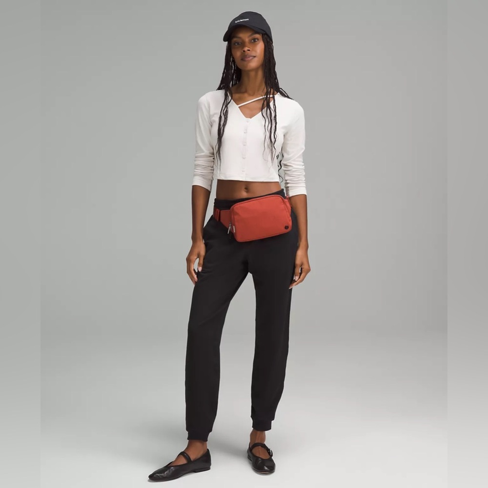 Lululemon Everywhere Belt Bag Large 2L- Magma